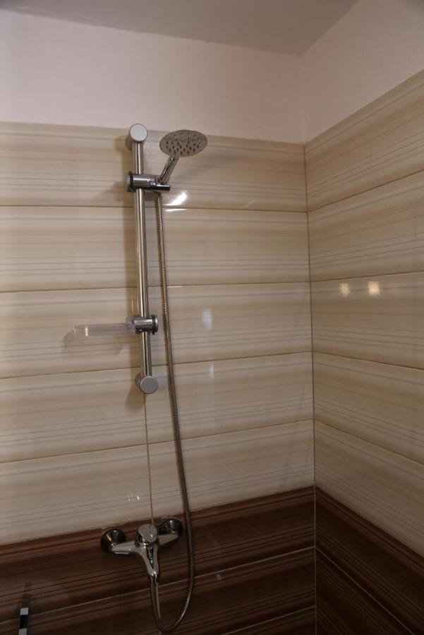 Modern Marvel Apartment Krujë 외부 사진