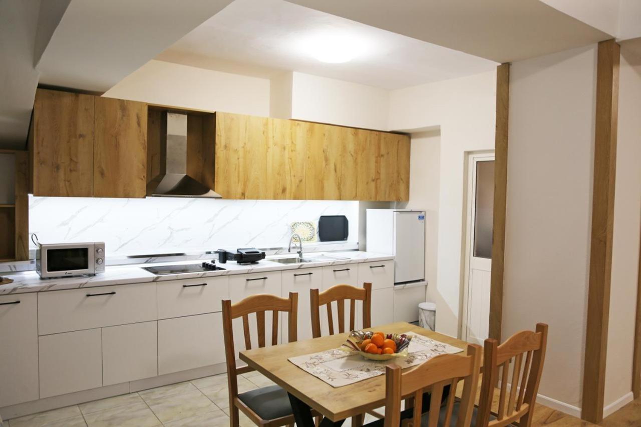 Modern Marvel Apartment Krujë 외부 사진